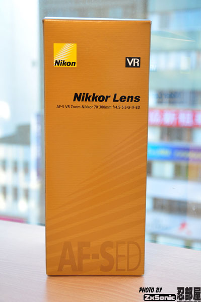 Nikon AF-S VR 70-300mm f/4.5-5.6G IF-ED外盒包裝