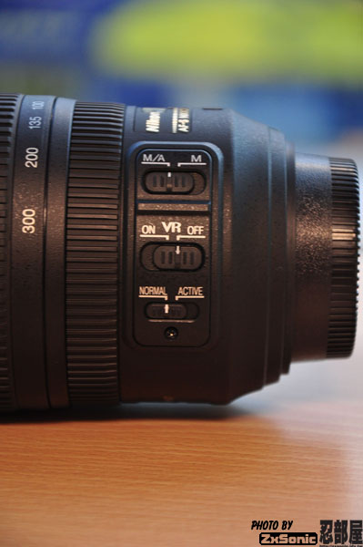 Nikon AF-S VR 70-300mm f/4.5-5.6G IF-ED開關介面